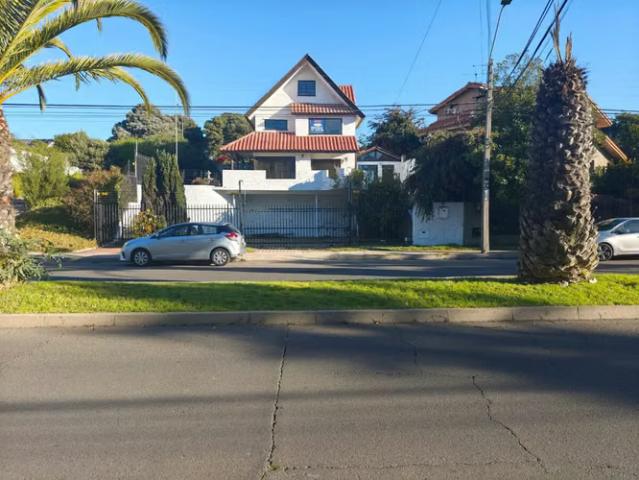 Oportunidad Hermosa Casa En Bosques De Montemar | 5 dormitorios por 11900.00 en Concón