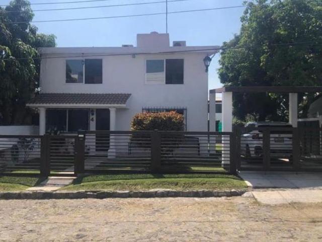 Oportunidad! Hermosa y cómoda casa en Lomas de Cocoyoc
