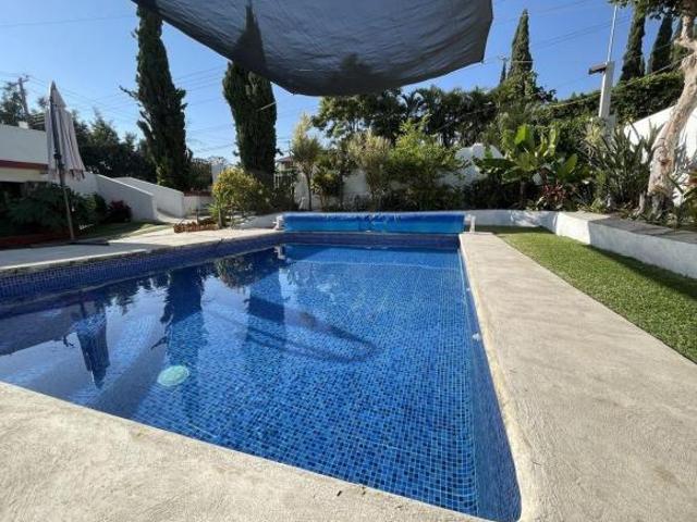 Oportunidad Inversionistas | Casa en Amplio Terreno de Esquina, Lomas Cocoyoc