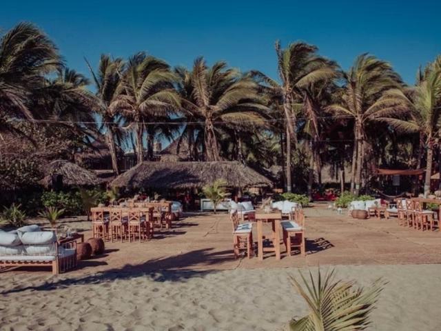 Oportunidad ?nica de Adquisici?n Comercial en Riviera Diamante, bvld barra vieja en Acapulco