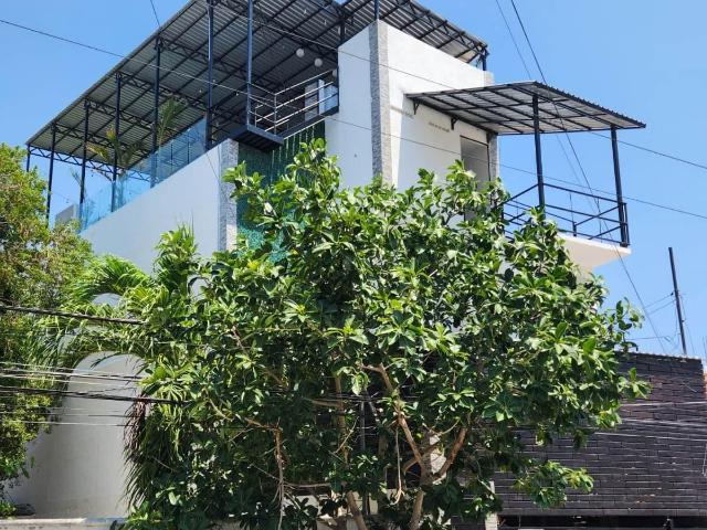 Oportunidad ?nica en Playa del Carmen: Edificio Comercial con Hostal y Roof Top Bar