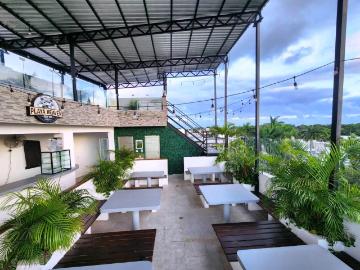 Oportunidad ?nica en Playa del Carmen: Edificio Comercial con Hostal y Roof Top Bar