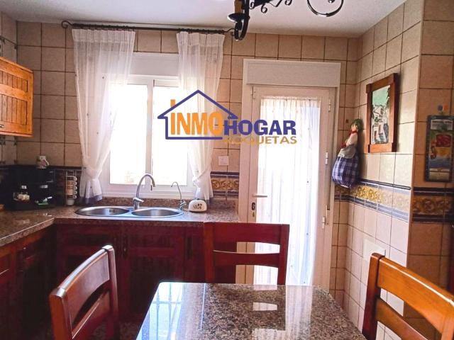 OPORTUNIDAD PARA GRANDES FAMILIAS CASA UNIFAMILIAR