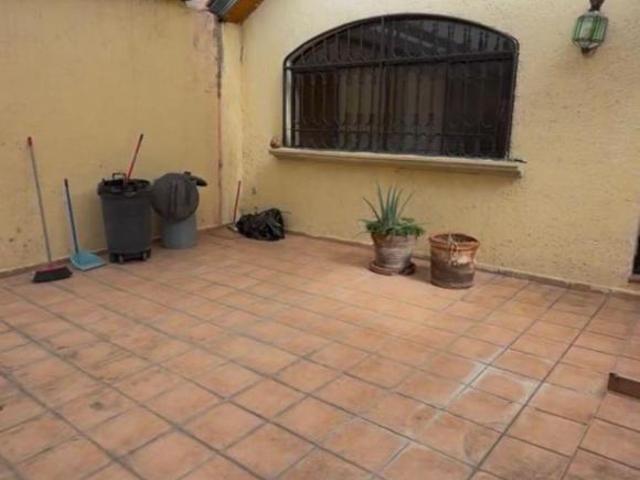 Oportunidad para remodelar o construir en Claustros del Parque Queretaro