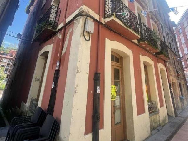 Oportunidad Piloña: Edificio 298m² para reformar en centro