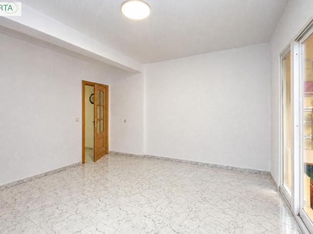 Oportunidad piso de tres dormitorios en Camino de Ronda!