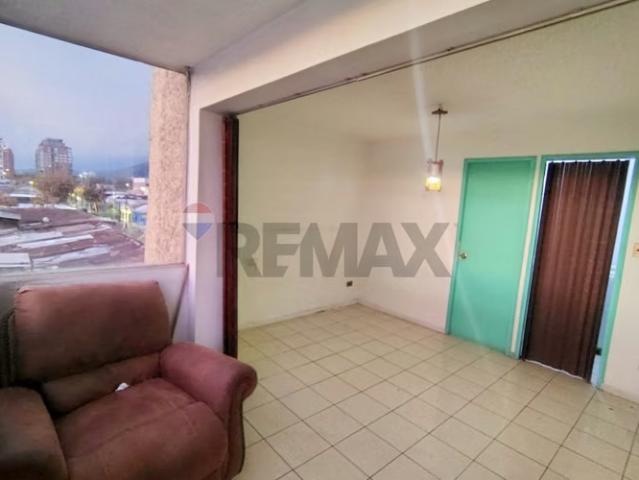 Oportunidad por apuro. Opción de remodelar. 1 dormitorios por 48000. 00 en Santiago