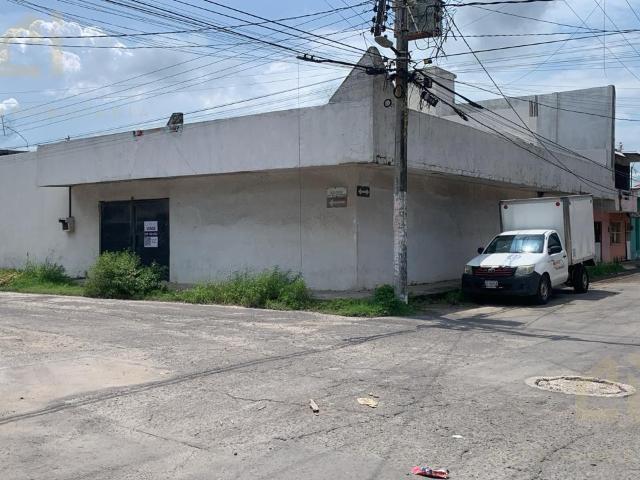 OPORTUNIDAD PROPIEDAD EN ESQUINA A DOS CUADRAS DE RAFAEL CUERVO IDEAL PARA CONSTRUCTOR