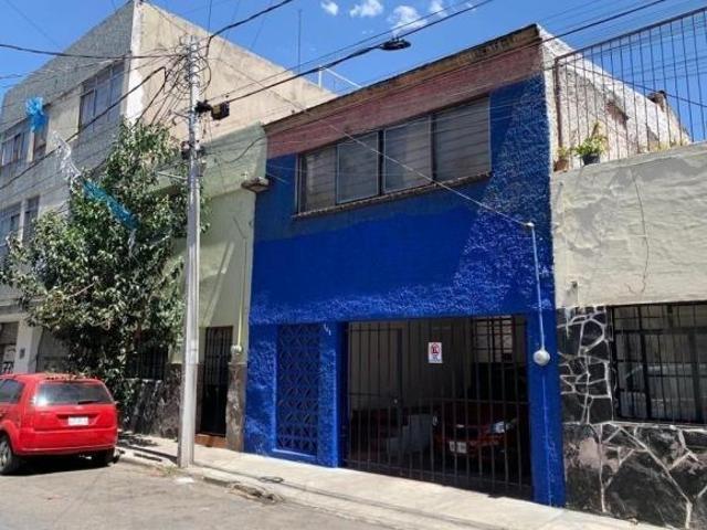 OPORTUNIDAD ! Propiedad en venta con uso de suelo mixto