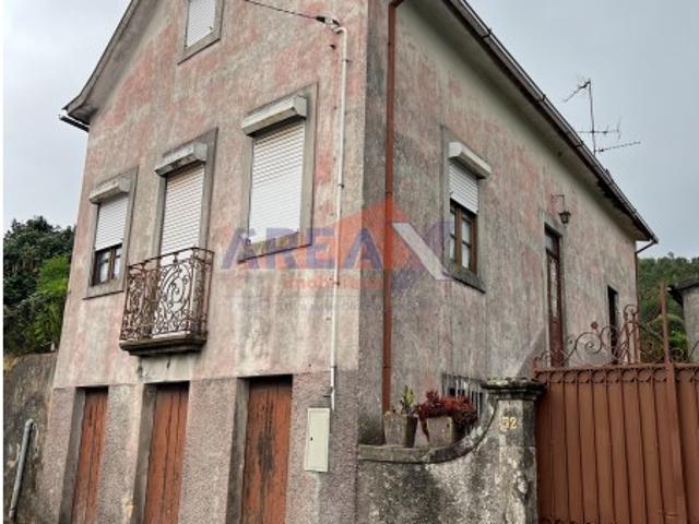 Oportunidade: 2 casas + artigo rústico com 2,0648 ha, perto de Oliveira de Azeméis