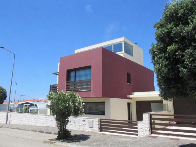 Oportunidade com possibilidade de ocupação imediata.na Costa. 179m² Atouguia Da Baleia