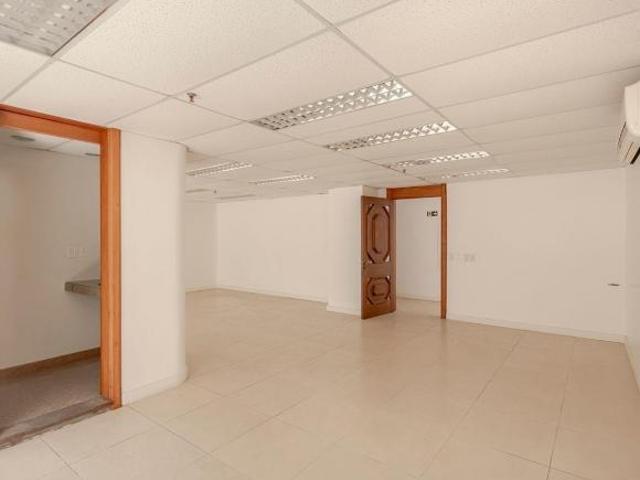 OPORTUNIDADE Conjunto Comercial, meio andar inteiro com várias salas e salão!