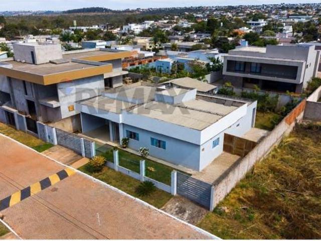 OPORTUNIDADE CASA TÉRREA 4Q JARD. BOT. PRIVÊ