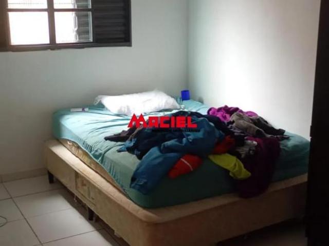 Oportunidade Casa Térrea com 2 Dormitórios, 1 Banheiro, Área de Serviço, Churrasqueira e Garagem p