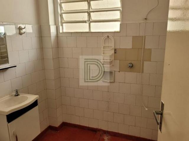 Oportunidade! Casa Térrea, próxima a comercio e transporte !