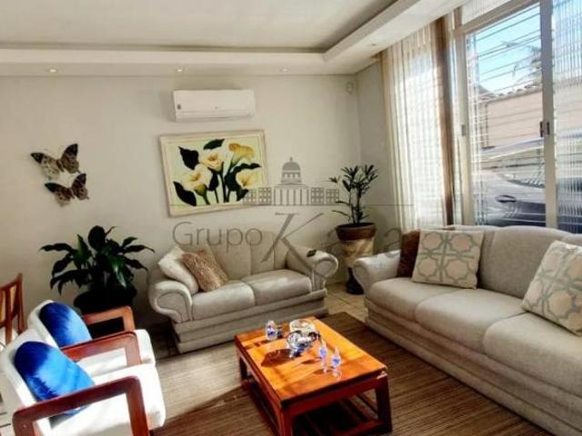 Oportunidade Casa bairro Térrea Jardim Siesta Jacareí 3 Dormitórios 188,64m² terreno 250m²