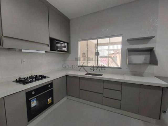 Oportunidade Casa Bosque dos Eucaliptos 3 Dormitórios 250m²