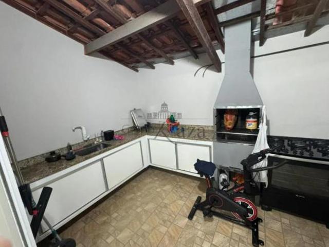 Oportunidade Casa Bosque dos Ipês 3 Dormitórios 185m²
