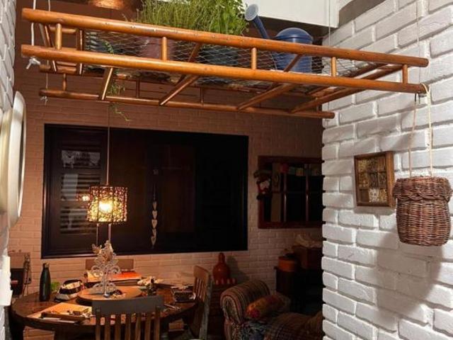 Oportunidade casa com 3 dorms, sendo 1 suíte, com piscina e espaço gourmet !