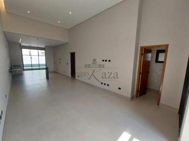 Oportunidade Casa de Condomínio Bosque dos Manacas Jacareí 3 Dormitórios sendo 3 suítes 148m²