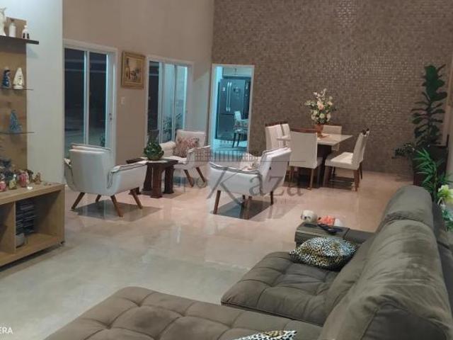 Oportunidade Casa em Condomínio Condomínio Terras de Santa Helena Jacareí 3 Suítes 360m²