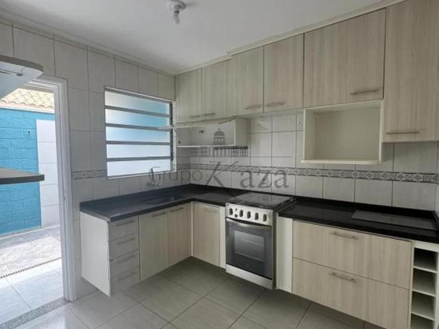 Oportunidade Casa em Condomínio Jardim América Village Campo Felice 3 Dormitórios 172m²