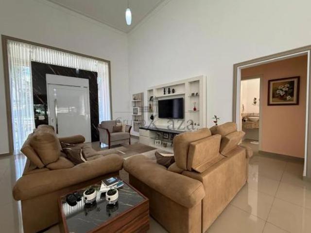 Oportunidade Casa em Condomínio Terras de Santa Helena Jacareí 4 Dormitórios duas suítes 428m² t
