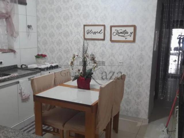Oportunidade Casa Eugênio de Melo Residencial Armando Moreira Righi 2 Dormitórios 115m²