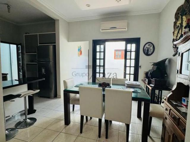 Oportunidade Casa Jardim Altos de Santana II Jacareí 3 Dormitórios 130,38m². Analisa permu