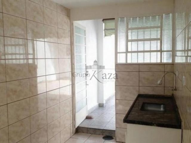 Oportunidade Casa Jardim Esper Jacareí 2 Dormitórios 163m²