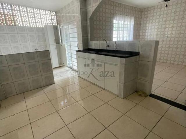 Oportunidade Casa Jardim Valparaíba 3 Dormitórios 200m²