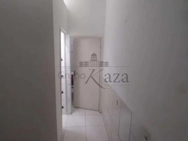 Oportunidade Casa Kitnet Bosque dos Eucaliptos 2 Dormitórios 30m²