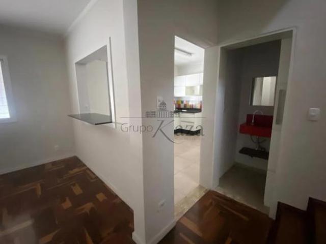 Oportunidade Casa Sobrado Bosque dos Eucaliptos 3 Dormitórios 185m²