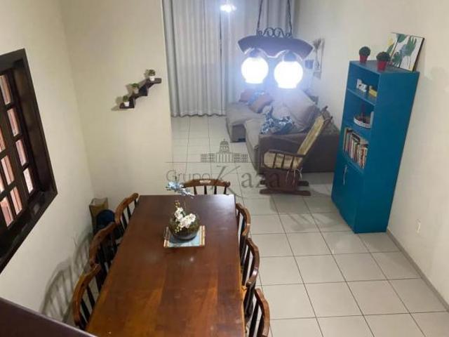 Oportunidade Casa Sobrado Bosque dos Eucaliptos 3 Dormitórios 190m²