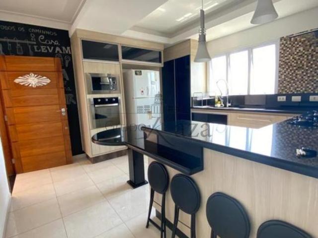 Oportunidade Casa Sobrado Jardim Terras de São João 3 Dormitórios uma suíte 385m² terreno 569m²