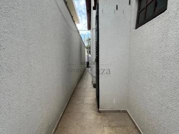 Oportunidade Casa Sobrado Jardim das Indústrias 4 Dormitórios 250m²