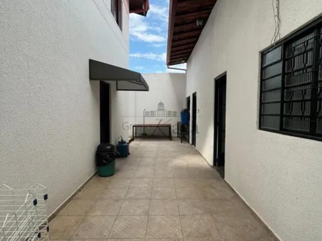 Oportunidade Casa Sobrado Jardim das Indústrias 4 Dormitórios 250m²