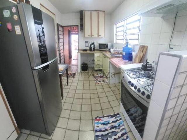Oportunidade Casa Sobrado Jardim das Indústrias 4 Dormitórios 201m²
