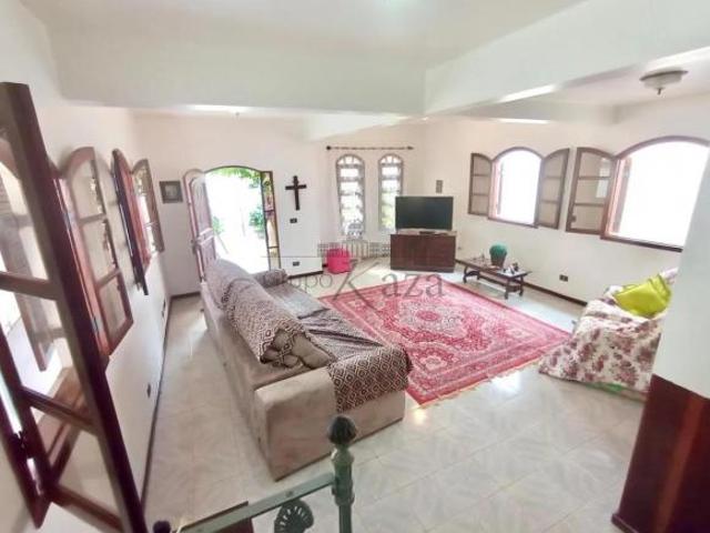 Oportunidade Casa Sobrado Jardim das Indústrias 4 Dormitórios 327m²