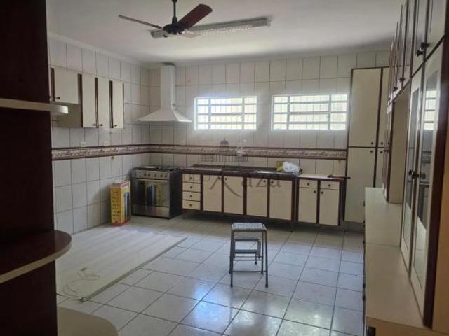 Oportunidade Casa Sobrado Jardim das Indústrias 6 Dormitórios 275m²