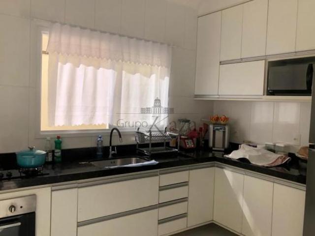 Oportunidade Casa Sobrado Jardim das Industrias 3 Dormitórios 177m²