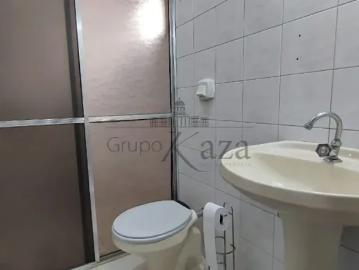 Praça da Criança - Garagem, Área de serviço