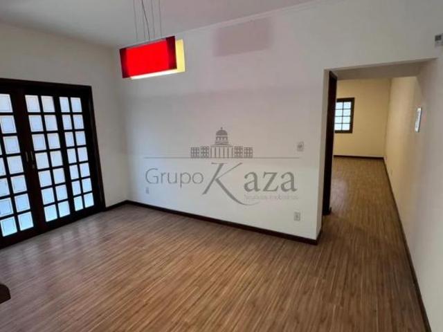 Oportunidade, Casa Sobrado Residencial De Ville, Zona Sul Sjc4 Dormitórios, Área Gourmet, 2 Vagas