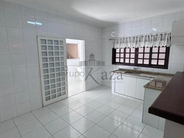 Oportunidade Casa Sobrado Residencial De Ville 4 Dormitórios 200m²