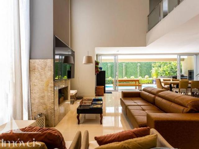 OPORTUNIDADE ALPHAVILLE, 5 SUÍTES, MODERNA, AR CONDICIONADO!