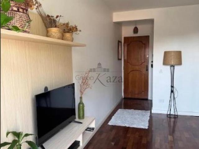 Oportunidade, Apartamento Bosque dos Eucaliptos, Condomínio Quinta do Bosque, 3 Dormitórios, Escada