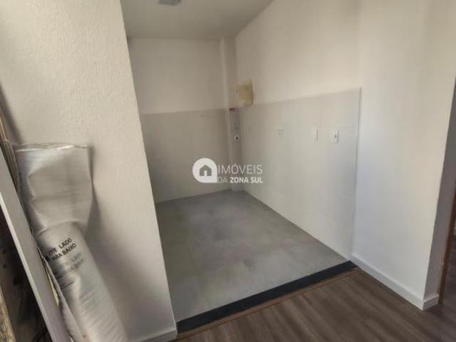 Oportunidade: Apartamento Reformado e Pronto para Morar na Restinga!