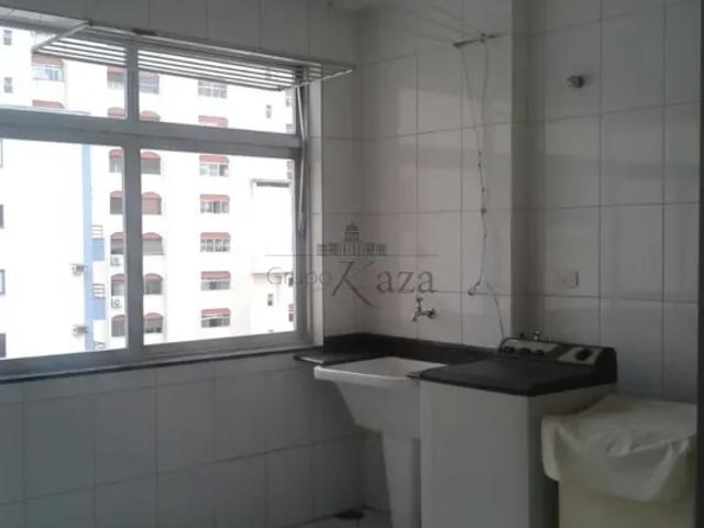 Oportunidade Apartamento Residencial Solar dos Pinheiros Vila Adyana 4 Dormitórios 170m²