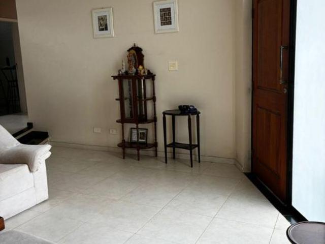OPORTUNIDADE ! BELÍSSIMO SOBRADO EM COND FECHADO !