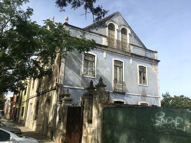 Oportunidade de Desenvolvimento Prime: Terreno de 2.000 m2 com Casa em Ruínas